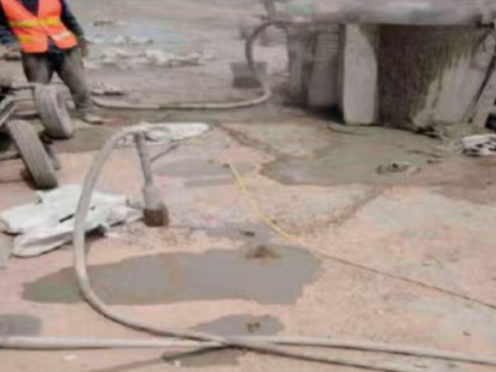 龙楼镇水泥混凝土路面板底注浆技术 路面脱空注浆整治方案